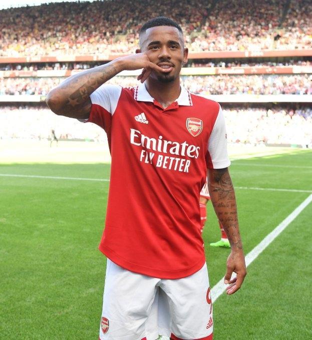 咪咕前方！@胡金秋21 手持冠军鼎登场，@浙江广厦篮球俱乐部 新赛季出征仪式（直击@浙江广厦篮球俱乐部新赛季出征仪式：@胡金秋21 手捧冠军鼎亮相）