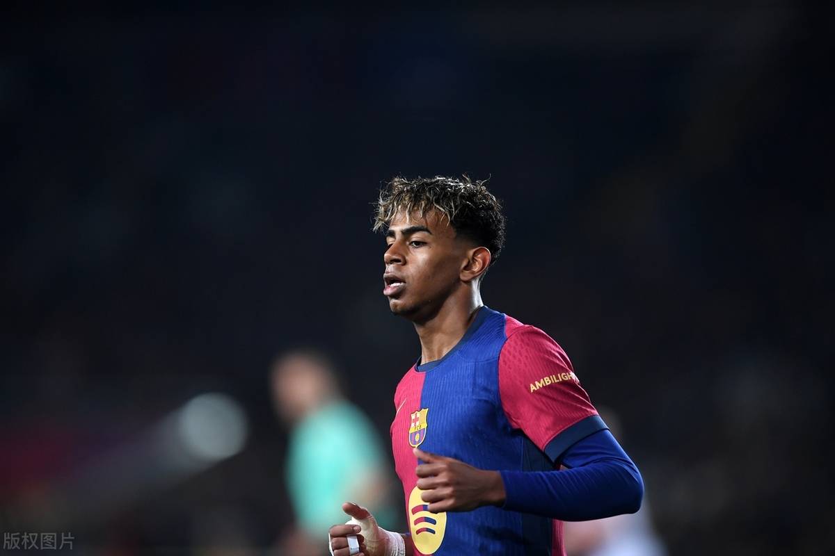 记者：莱比锡有意用霍伊伦取代谢什科，霍伊伦明确表示不想去（莱比锡考虑以霍伊伦顶替谢什科，但霍伊伦已明确拒绝加盟）