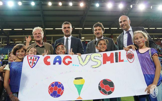 媒体人谈小杨被打脸但没吹：原以为世上只有CBA裁判才能吹出种球（媒体人：小杨被打脸却无哨，原以为只有CBA裁判会这么判）